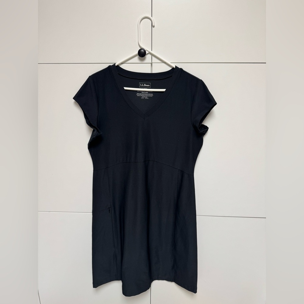 L.L. Bean Black Short Sleeve Women's Dress. Size L.